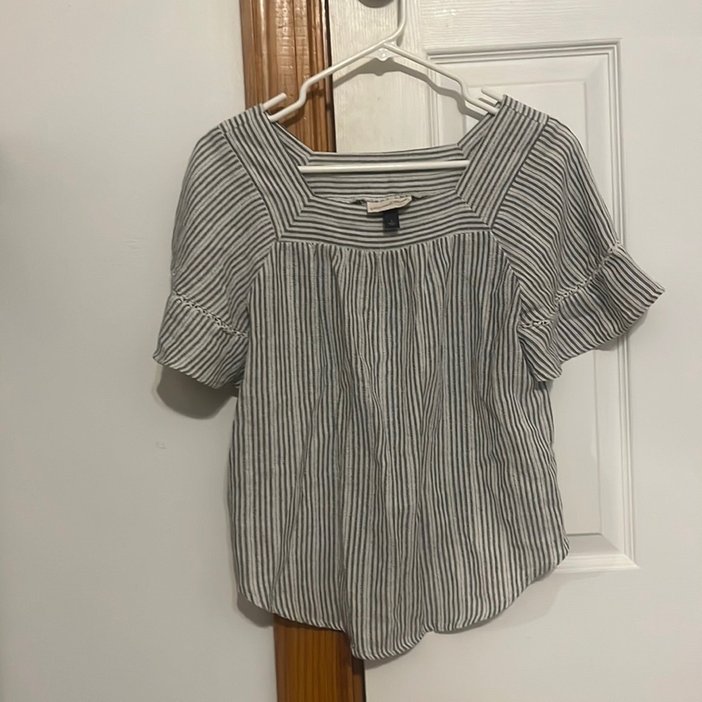 Universal Threads Shirt